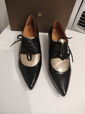 Chie Mihara Black Patent and Metallic Tan Pointed Lace-Up Oxfords
